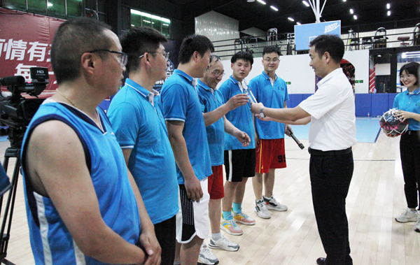 頒獎(jiǎng).jpg 頒獎(jiǎng).jpg